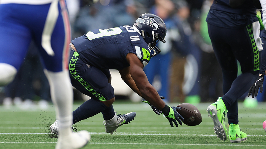 Kenneth Walker recovers a bad snap for the Seahawks agains the Bills